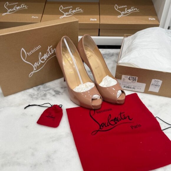 Christian Louboutin Shoes - Christian Louboutin New Very Prive Nude 39.5